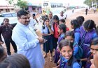 स्कूल शिक्षा मंत्री गजेन्द्र यादव ने हिर्री गांव में बच्चों से किया संवाद, जूते-मोजे किए भेंट
