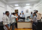 CSR कार्यों में स्थानीय युवाओं को मिले प्राथमिकता: करन तामो और मुकेश कर्मा ने एनएमडीसी प्रबंधन को सौंपा ज्ञापन