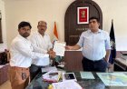 पाठ्यपुस्तक वितरण में देरी पर निजी स्कूल संचालकों का प्रदर्शन, मुख्यमंत्री के नाम सौंपा ज्ञापन