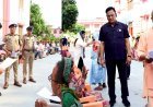 गोरखपुर में जनता दर्शन के दौरान योगी ने सुनी 200 लोगों की समस्याएं, अधिकारियों को दिए त्वरित समाधान के निर्देश
