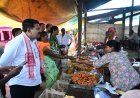 मर्दापाल के साप्ताहिक बाजार में अचानक पहुंचे विजय शर्मा, ग्रामीणों और व्यापारियों से किया सीधा संवाद