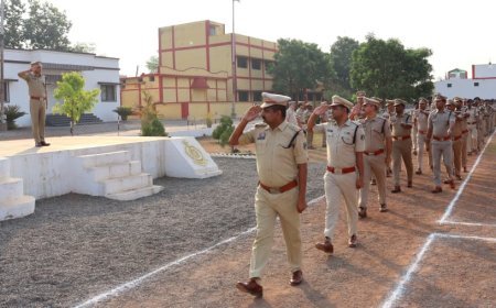 कबीरधाम पुलिस लाइन में जनरल परेड आयोजित, उत्कृष्ट टर्नआउट वाले अधिकारी-कर्मचारी हुए सम्मानित