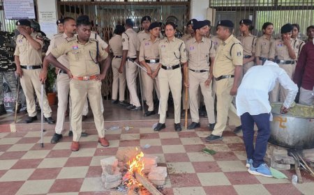 पाटेश्वर धाम विवाद पर बालोद में आदिवासी समाज का जनआक्रोश, कलेक्ट्रेट घेराव के दौरान बढ़ा तनाव