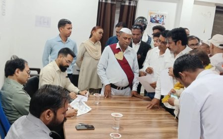कलेक्टर ने जनदर्शन में सुनी नागरिकों की समस्याएं, त्वरित निराकरण के दिए निर्देश