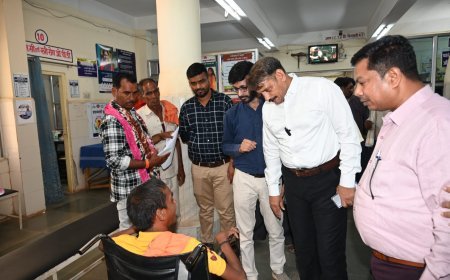 जिला अस्पताल पहुंचे कलेक्टर गोपाल वर्मा, मरीजों से लिया फीडबैक; मेडिकल कॉलेज तैयारियों का किया निरीक्षण