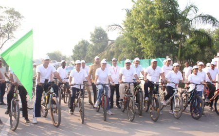 फिट इंडिया थीम पर सारंगढ़ में साइकिल रैली का आयोजन, जनप्रतिनिधियों और युवाओं ने लिया उत्साहपूर्वक भाग