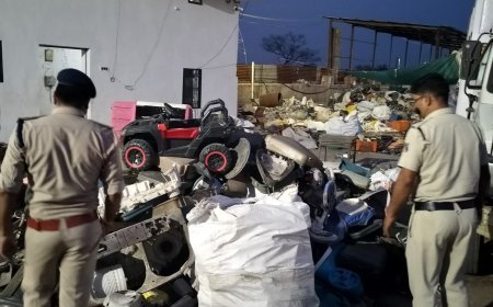 राजनांदगांव में कबाड़ी दुकानों पर कोतवाली पुलिस की आकस्मिक जांच, संदिग्ध सामान नहीं मिला