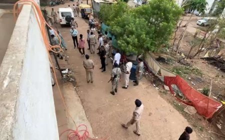 कबीरधाम में अटल आवास पर पुलिस की बड़ी कार्रवाई, नशे और अवैध गतिविधियों के खिलाफ सुबह-सुबह छापेमारी