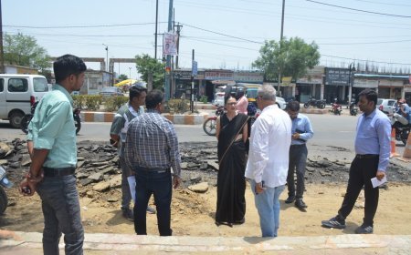 मॉडल रोड निर्माण कार्य का आयुक्त ने किया निरीक्षण, गुणवत्ता और समयसीमा पर दिया जोर