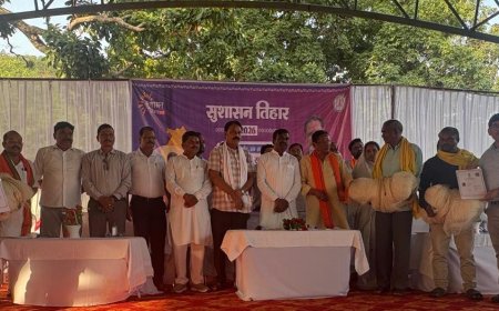 सुशासन तिहार में मछुआ सहकारी समिति को एनएफडीपी प्रमाण पत्र और मत्स्य जाल प्रदान