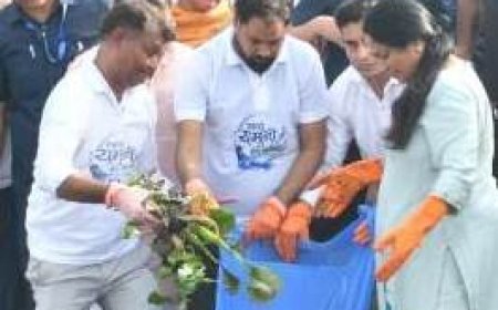 यमुना सफाई अभियान में उतरीं रेखा गुप्ता, 28 घाटों पर चला मेगा क्लीनिंग ड्राइव