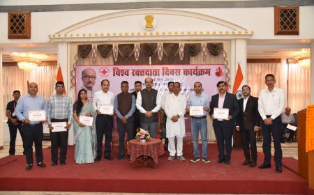 विश्व रक्तदाता दिवस पर राज्यपाल ने किया सम्मानित, बालोद के रक्तवीर दिलीप कौशिक बने प्रेरणा स्रोत