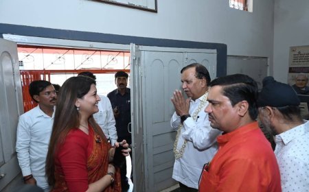 कवर्धा में भाजपा द्वारा ‘12 वर्ष विश्वास के, विकास के, जनकल्याण के’ प्रदर्शनी का अवलोकन