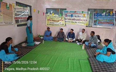 परासिया में आजीविका मिशन की बैठक, महिलाओं को स्वरोजगार और सरकारी योजनाओं की दी जानकारी