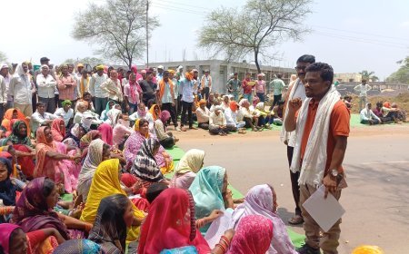 गुंडरदेही-धमतरी मार्ग पर चक्काजाम, खलारी गांव के ग्रामीण दो मांगों को लेकर डटे रहे