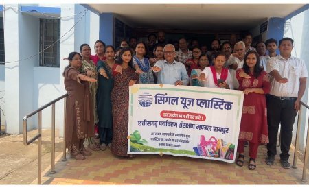 एकल उपयोग प्लास्टिक बहिष्कार को लेकर जागरूकता अभियान, शपथ और जूट थैले वितरित