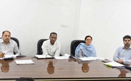 लोक निर्माण विभाग के सचिव ने धीमे निर्माण कार्यों पर जताई नाराजगी, ठेकेदारों को नोटिस और ब्लैकलिस्ट करने के निर्देश