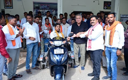 दिव्यांग जीवराखन पटेल को एक दिन में मिली स्कूटी, उप मुख्यमंत्री विजय शर्मा की त्वरित पहल