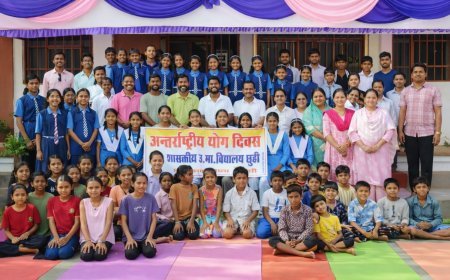 छुही में योग दिवस पर भारतीय सेना के जवान के साथ विद्यार्थियों ने किया योगाभ्यास