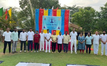 एटापक्का में 212वीं बटालियन सीआरपीएफ ने मनाया अंतर्राष्ट्रीय योग दिवस, जवानों और ग्रामीणों ने किया योगाभ्यास