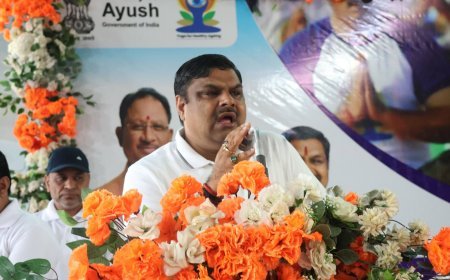 अंतर्राष्ट्रीय योग दिवस पर बालोद में सामूहिक योगाभ्यास, शिक्षा मंत्री गजेन्द्र यादव ने दिया स्वस्थ जीवन का संदेश