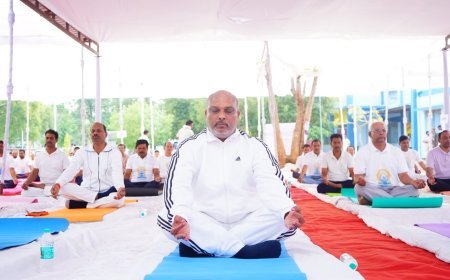 अंतर्राष्ट्रीय योग दिवस पर खैरागढ़ में विधायक ललित चंद्राकर ने किया योग, दिलाई नशामुक्ति की शपथ