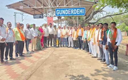 12 साल बेमिसाल" अभियान के तहत भाजपा की प्रगति पथ यात्रा, ट्रेन में किया जनसंपर्क