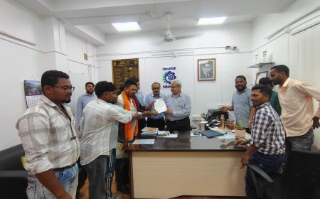 CSR कार्यों में स्थानीय युवाओं को मिले प्राथमिकता: करन तामो और मुकेश कर्मा ने एनएमडीसी प्रबंधन को सौंपा ज्ञापन