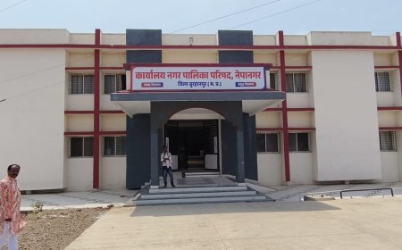 लोकार्पण के तीन महीने बाद ही उखड़ने लगीं टाइल्स, नेपानगर नगर पालिका भवन निर्माण पर उठे सवाल
