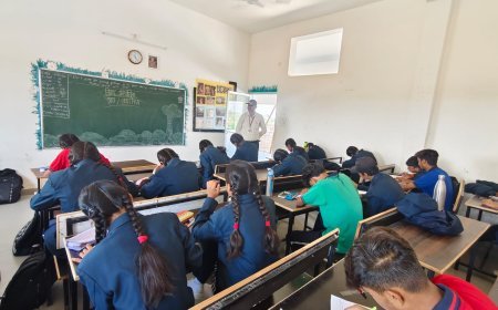 अशोका पब्लिक स्कूल में वृक्षारोपण विषय पर निबंध प्रतियोगिता, विद्यार्थियों ने दिए पर्यावरण संरक्षण के संदेश