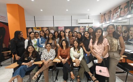 रोटरी क्लब ऑफ रायपुर एलिगेंस की ग्रूमिंग वर्कशॉप में महिलाओं ने सीखे सौंदर्य और व्यक्तित्व निखार के गुर