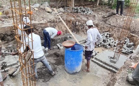 नेपानगर में सार्वजनिक शौचालय निर्माण पर उठे सवाल, सेफ्टी टैंक की गुणवत्ता को लेकर स्थानीय लोगों ने जताई आपत्ति