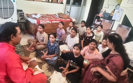वृद्धाश्रमों में सेवा अभियान, समाजसेवियों ने वरिष्ठ नागरिकों के साथ बिताए आत्मीय पल