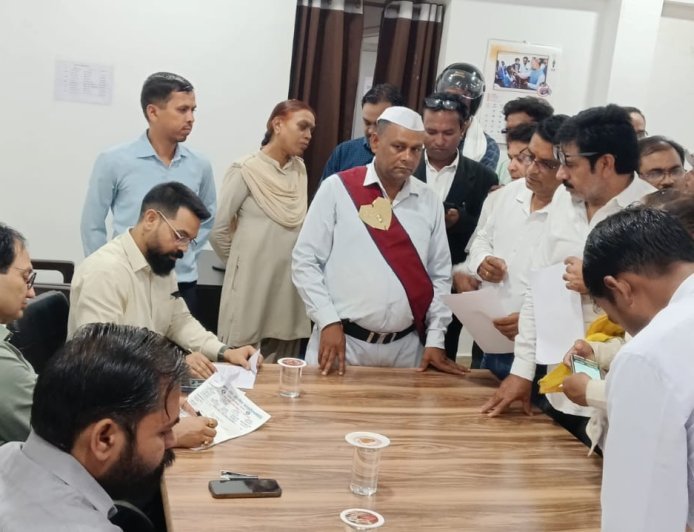 कलेक्टर ने जनदर्शन में सुनी नागरिकों की समस्याएं, त्वरित निराकरण के दिए निर्देश