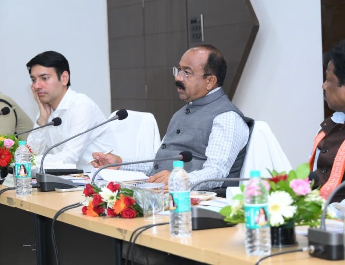 उप मुख्यमंत्री अरुण साव ने स्वच्छता दीदियों के स्वास्थ्य परीक्षण और जल जीवन मिशन पर दिए अहम निर्देश