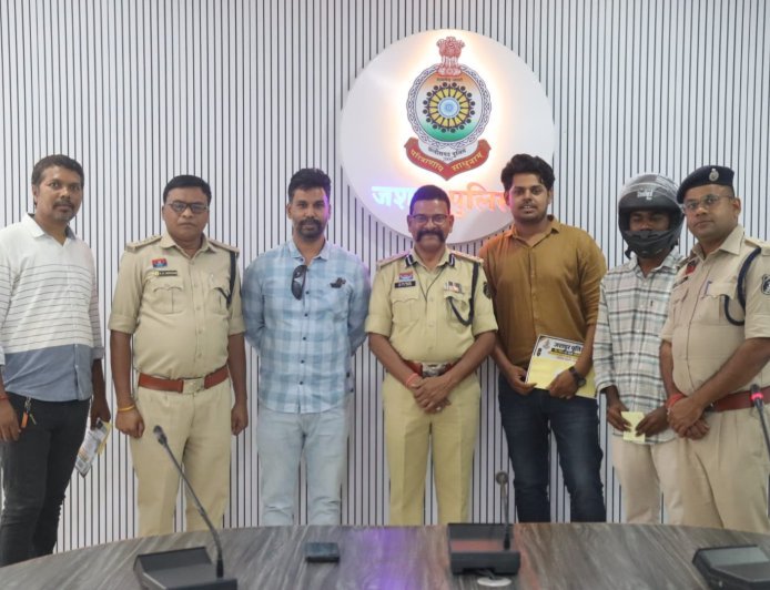 सड़क सुरक्षा जागरूकता में रचनात्मक योगदान देने वालों का सम्मान, जशपुर पुलिस ने रील मेकिंग प्रतियोगिता के विजेताओं को किया पुरस्कृत