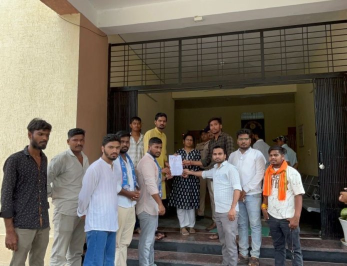 पांढुर्ना में मीनाक्षी नटराजन का नामांकन रद्द होने पर NSUI का प्रदर्शन, कलेक्टर को सौंपा ज्ञापन