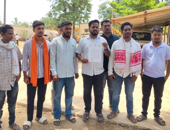 पखांजूर में सुरजागढ़ खदान के भारी वाहनों पर रोक की मांग, युवा कांग्रेस ने एसडीएम को सौंपा ज्ञापन