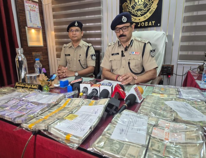 जोबट पुलिस ने 72 घंटे में सुलझाई 19 लाख की चोरी, पारदी गैंग के तीन आरोपी गिरफ्तार
