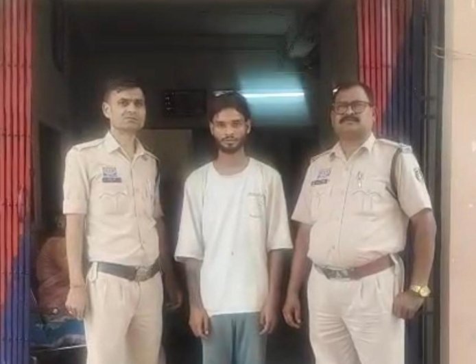 धमतरी पुलिस की बड़ी कार्रवाई, 180 पौवा अवैध शराब के साथ तीन आरोपी गिरफ्तार