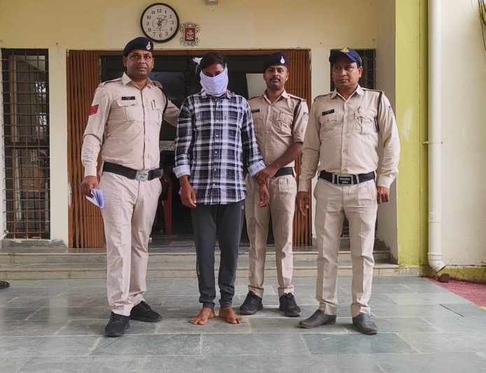 नेपानगर में 60 लीटर अवैध कच्ची शराब के साथ युवक गिरफ्तार, मोटरसाइकिल भी जब्त