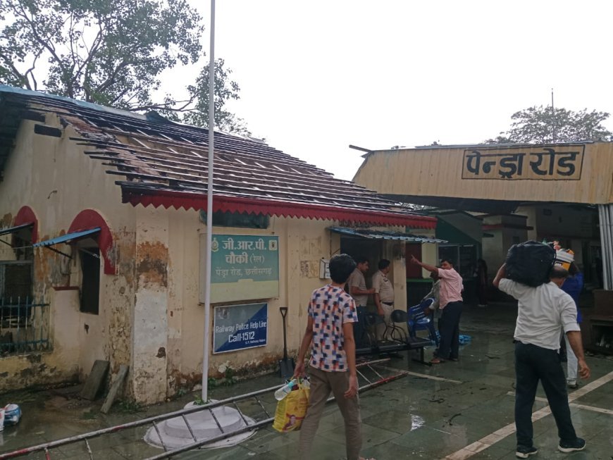 आंधी-तूफान का कहर: पेंड्रारोड जीआरपी चौकी की छत उड़ी, कई इलाकों में पेड़ गिरे और बिजली व्यवस्था प्रभावित