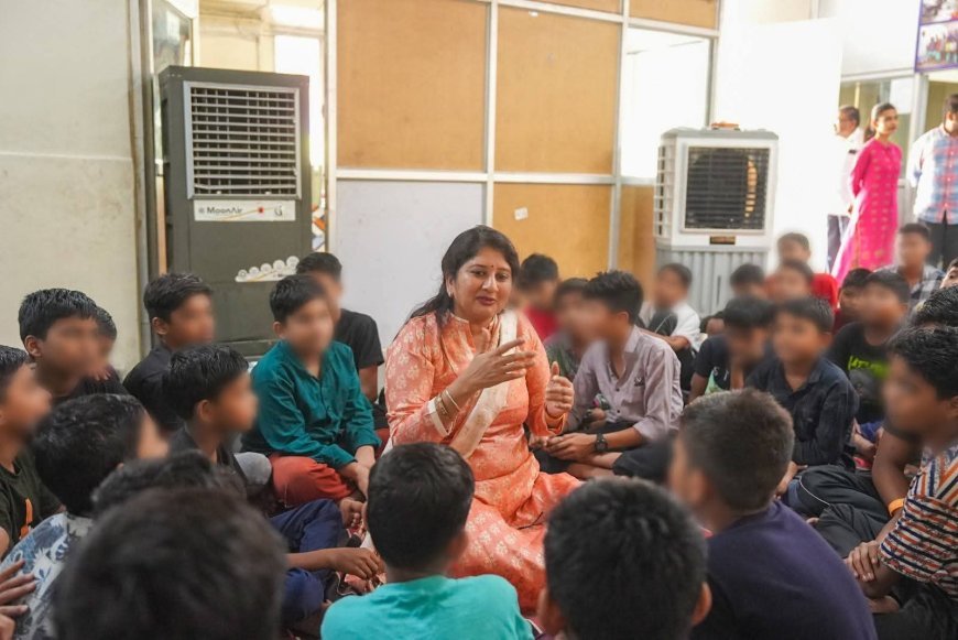 ‘मन की बात’ से प्रेरित हुए बाल आश्रम के बच्चे, वर्णिका शर्मा ने कराई आम प्रदर्शनी की सैर