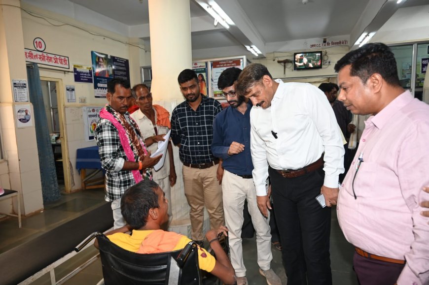 जिला अस्पताल पहुंचे कलेक्टर गोपाल वर्मा, मरीजों से लिया फीडबैक; मेडिकल कॉलेज तैयारियों का किया निरीक्षण