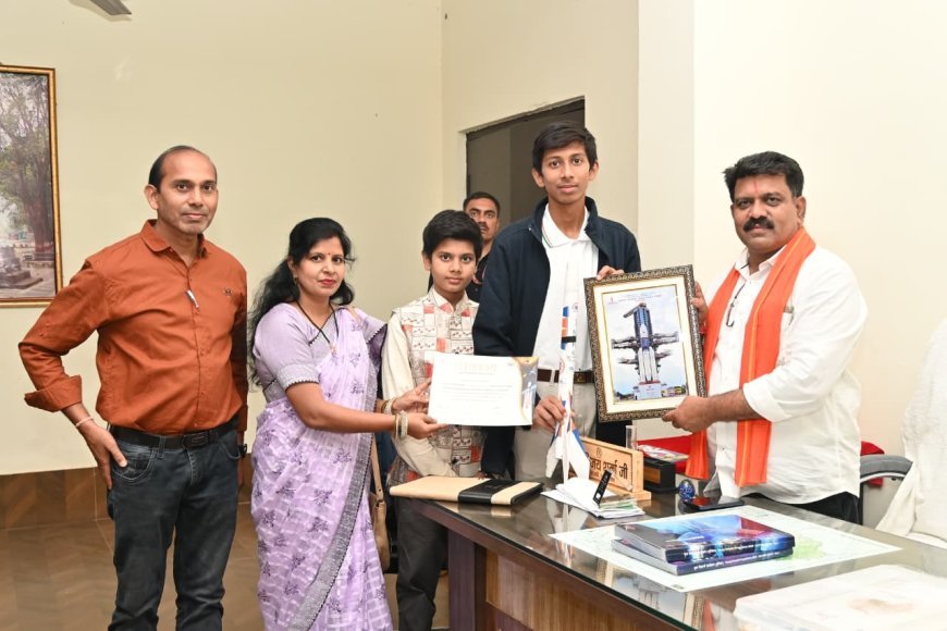 इसरो के युविका कार्यक्रम के लिए चयनित छात्र अभिषेक से मिले उप मुख्यमंत्री विजय शर्मा, दी शुभकामनाएं