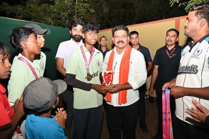 विजय शर्मा ने राष्ट्रीय बेसबॉल पदक विजेता खिलाड़ियों का किया सम्मान