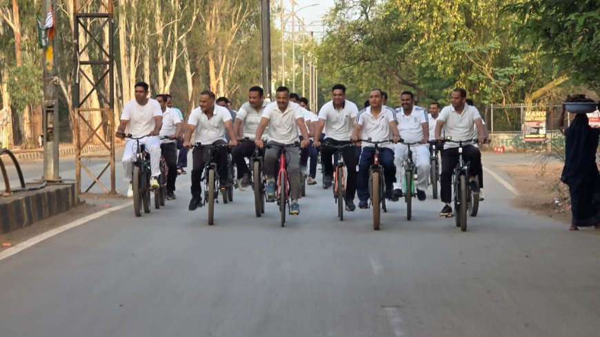 विश्व साइकिल दिवस पर कबीरधाम पुलिस की साइकिल रैली, फिटनेस और पर्यावरण संरक्षण का दिया संदेश