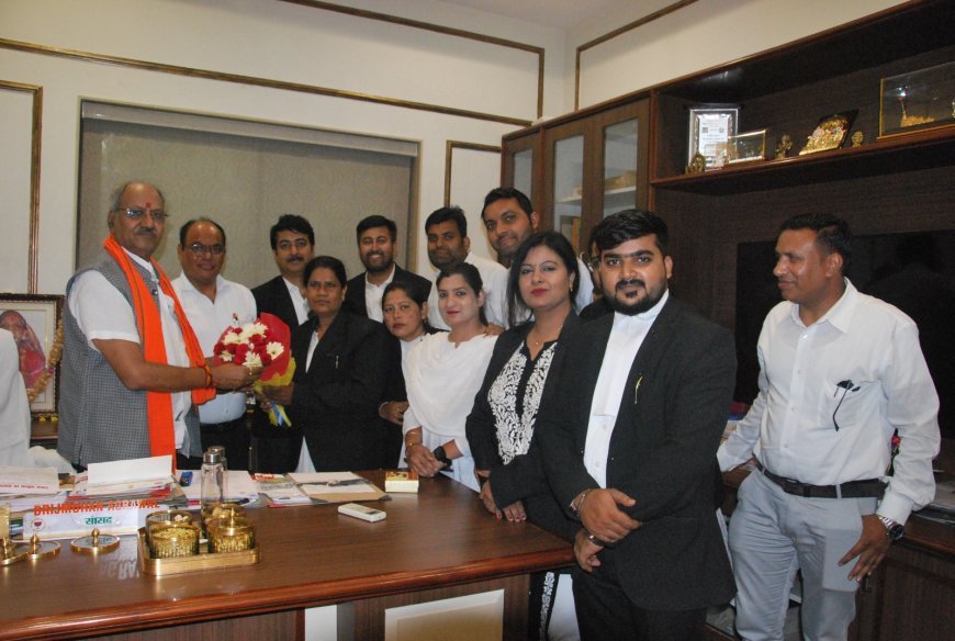 रायपुर अधिवक्ता संघ के नवनिर्वाचित पदाधिकारियों ने बृजमोहन अग्रवाल से की सौजन्य मुलाकात
