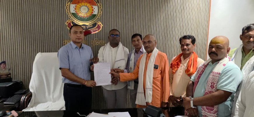 तरेगांव में धर्मांतरण के आरोपों पर बढ़ा विवाद, पादरियों पर FIR की मांग को लेकर ASP को सौंपा ज्ञापन
