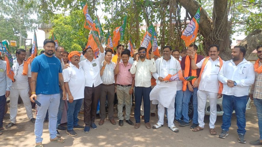 गुण्डरदेही में “मोदी जी के 12 साल बेमिसाल” सफलता रैली, राम जानकी मंदिर में भव्य पूजा-अर्चना